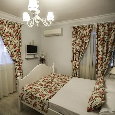 The White 2* Alacati