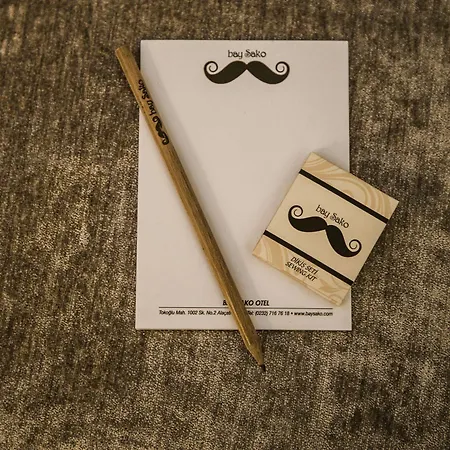 The White 알라카티