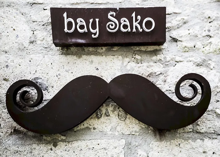 The White 알라카티