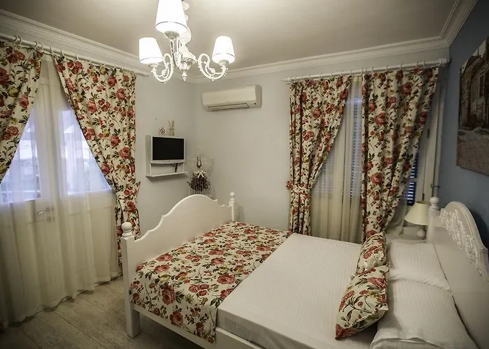 The White 2* Alacati